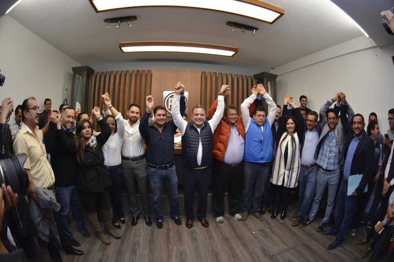 CON HISTÓRICO RESPALDO Y UNIDAD DEL PAN, PRD, PVEM y MC, CARLOS QUINTANA SE REGISTRA PARA ALCALDÍA DE MORELIA