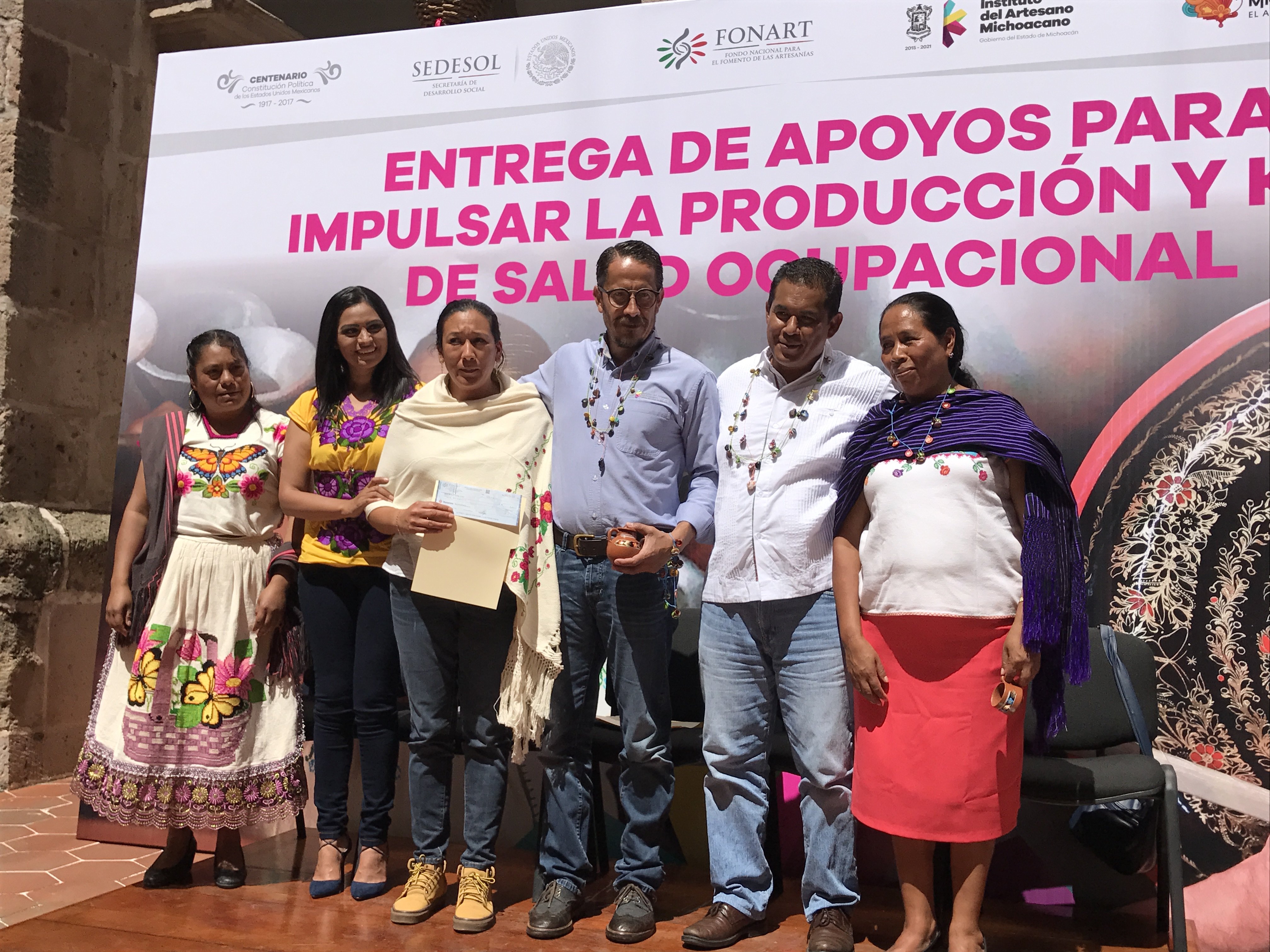 IAM y Fonart incrementan apoyos para artesanas y artesanos michoacanos