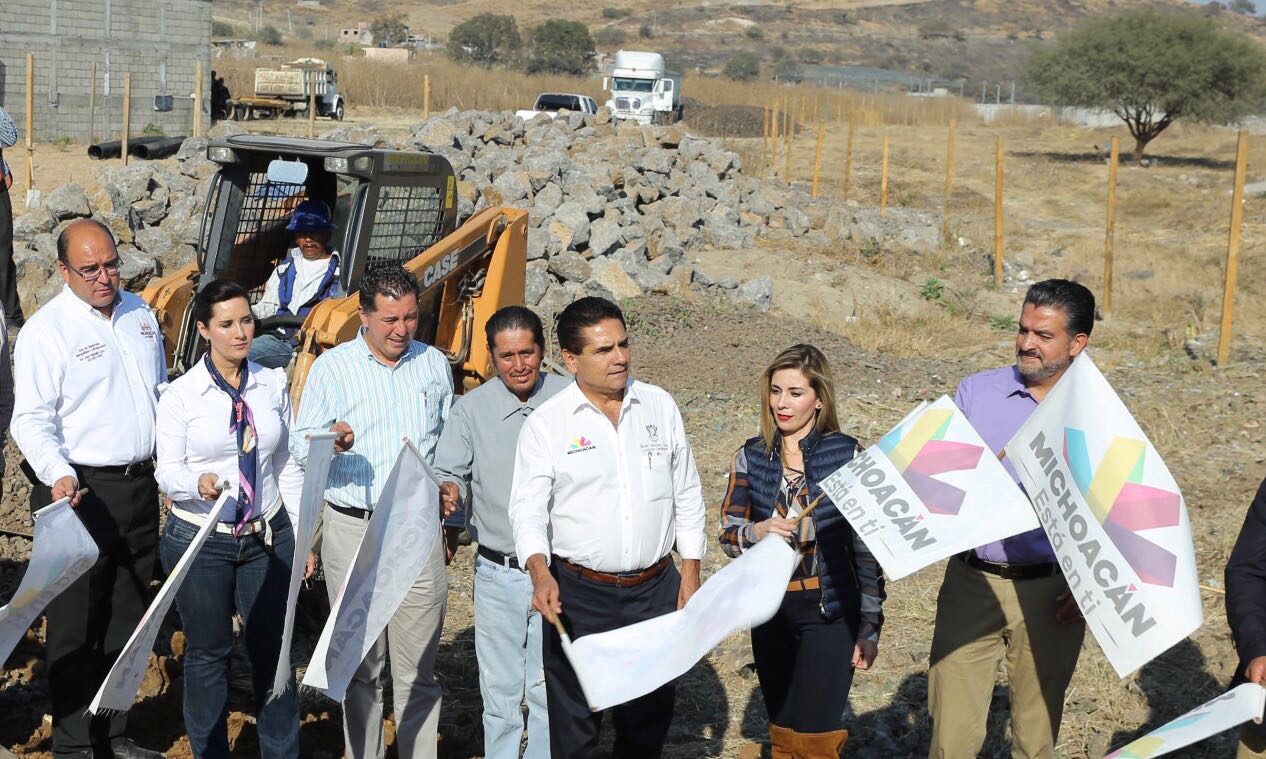 Pone en marcha Gobernador construcción de vialidad en La Aldea