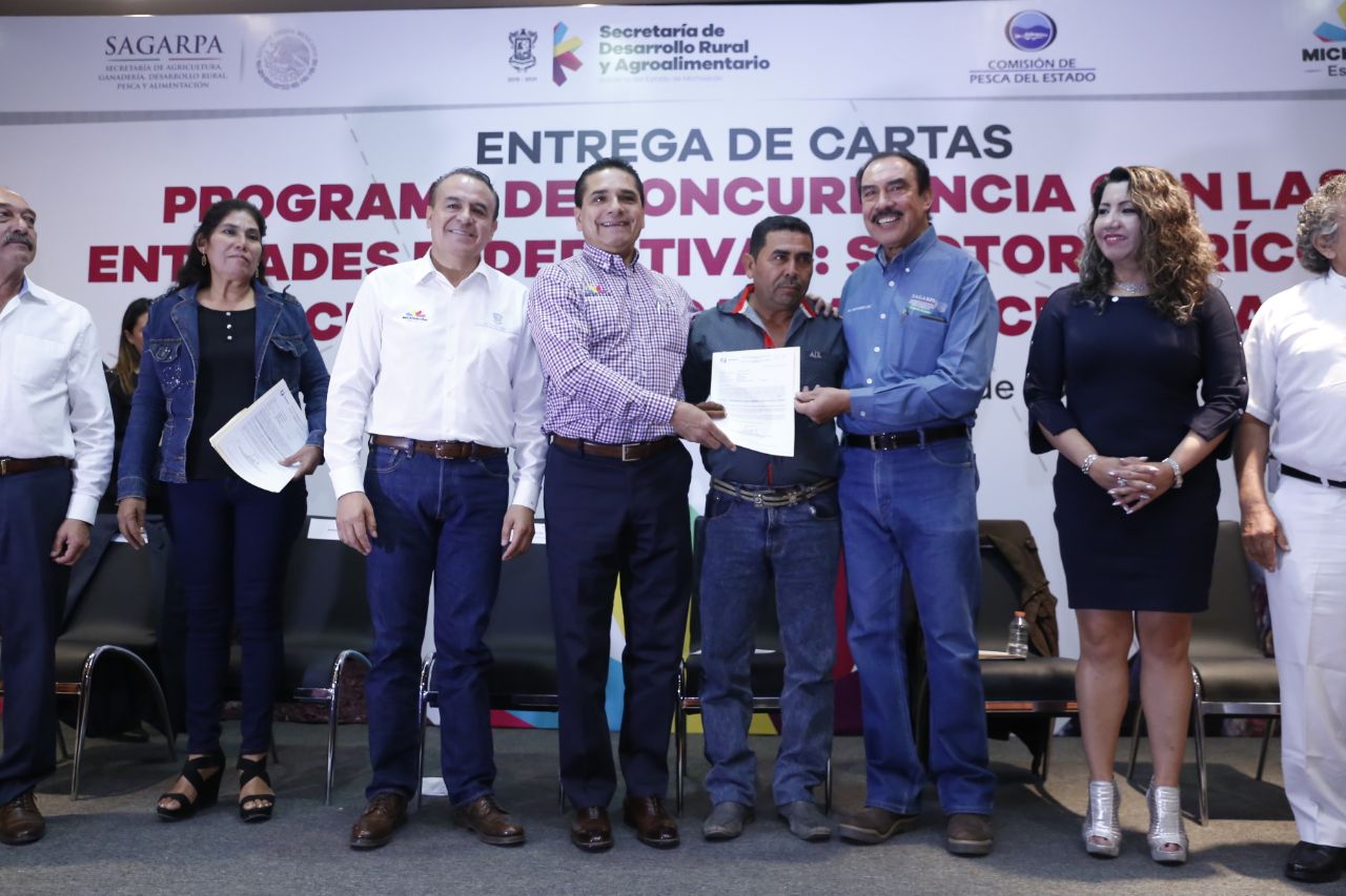 Entregan Gobernador y Sagarpa casi 58 mdp en apoyos para el campo