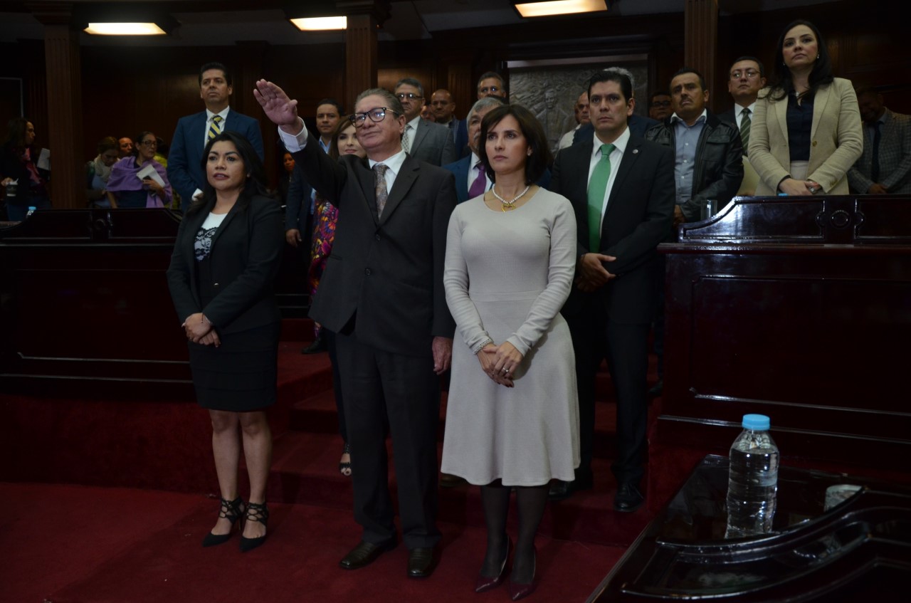 Ante el Congreso local, el magistrado Miguel Dorantes Marín rinde protesta