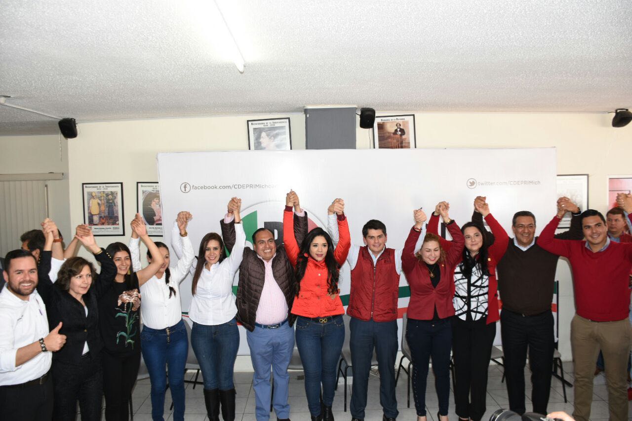 SE REGISTRAN Y COMPLEMENTAN REQUISISTOS PRECANDIDATOS A DIPUTADOS FEDERALES Y SENADORES EN EL PRI