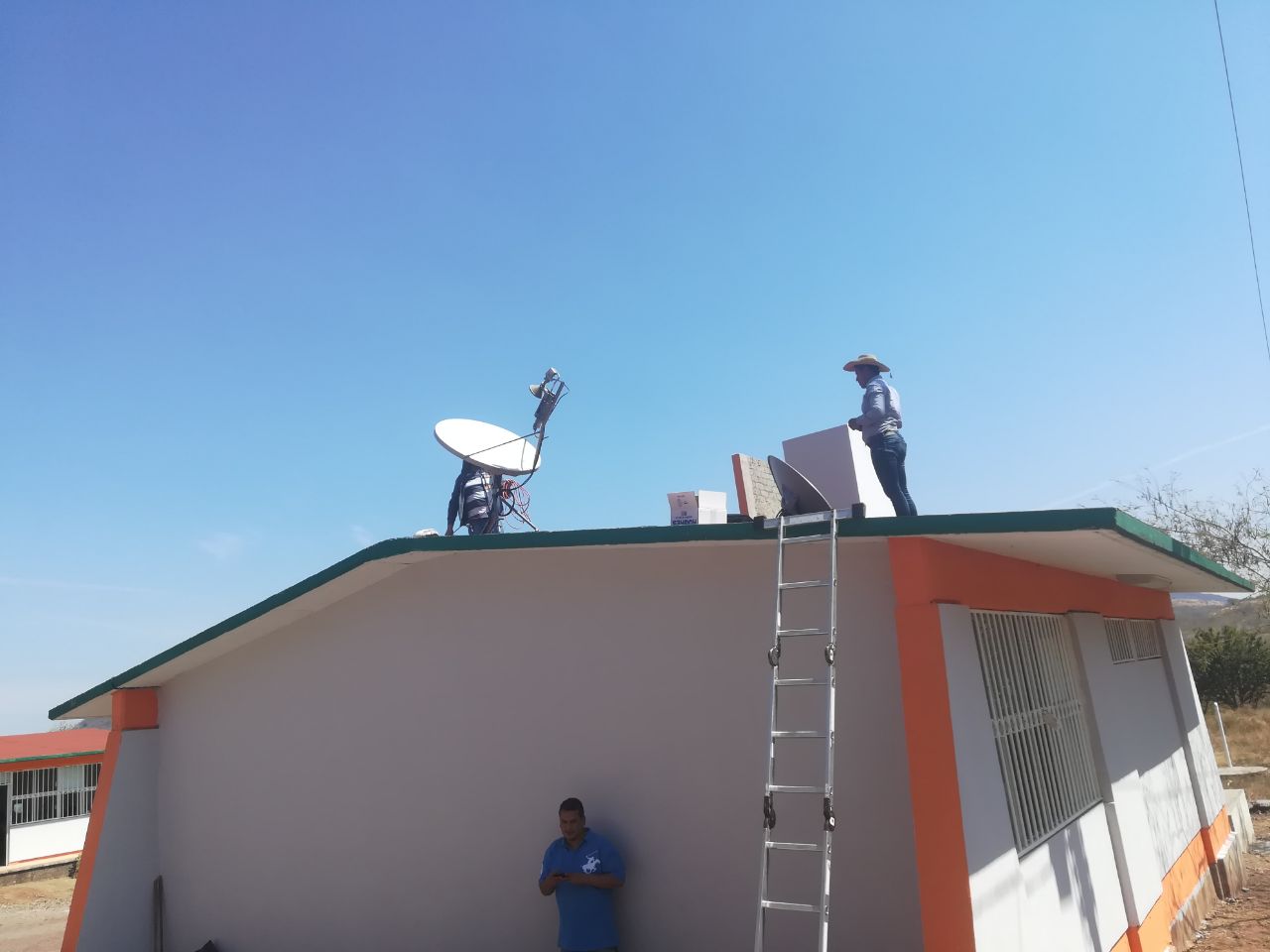 Instala CECyTEM equipos satelitales en sus CEMSaD y planteles escolarizados