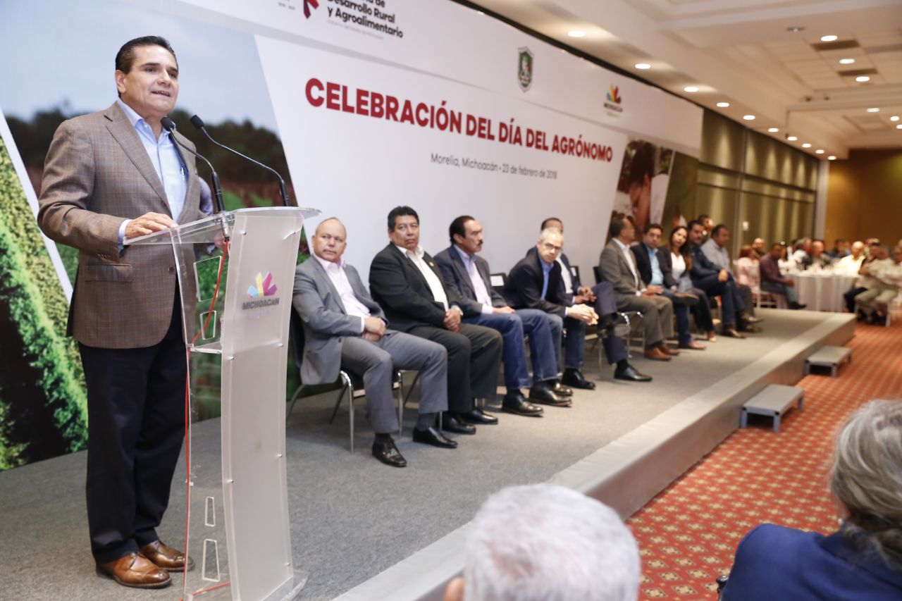 Asume Silvano Aureoles compromisos con el sector agrónomo michoacano