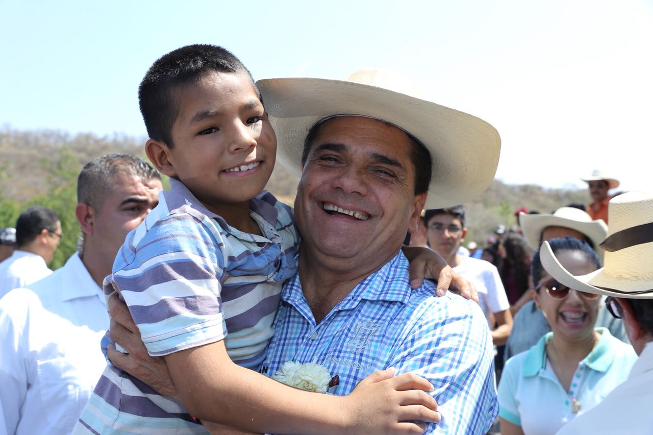 Más de 95 mdp en obras para Tuzantla: Silvano Aureoles