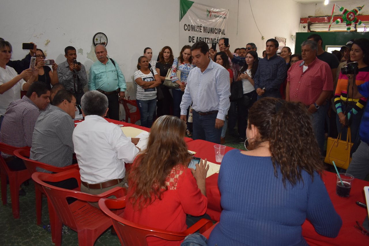 Sergio Ochoa Vázquez se registra como precandidato a la alcaldía de Apatzingán