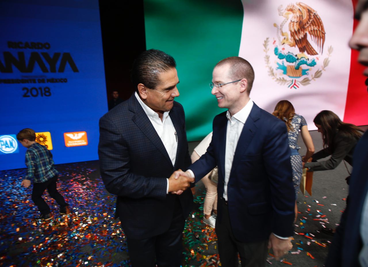 Asiste Silvano Aureoles a toma de protesta del candidato presidencial de Por México al Frente