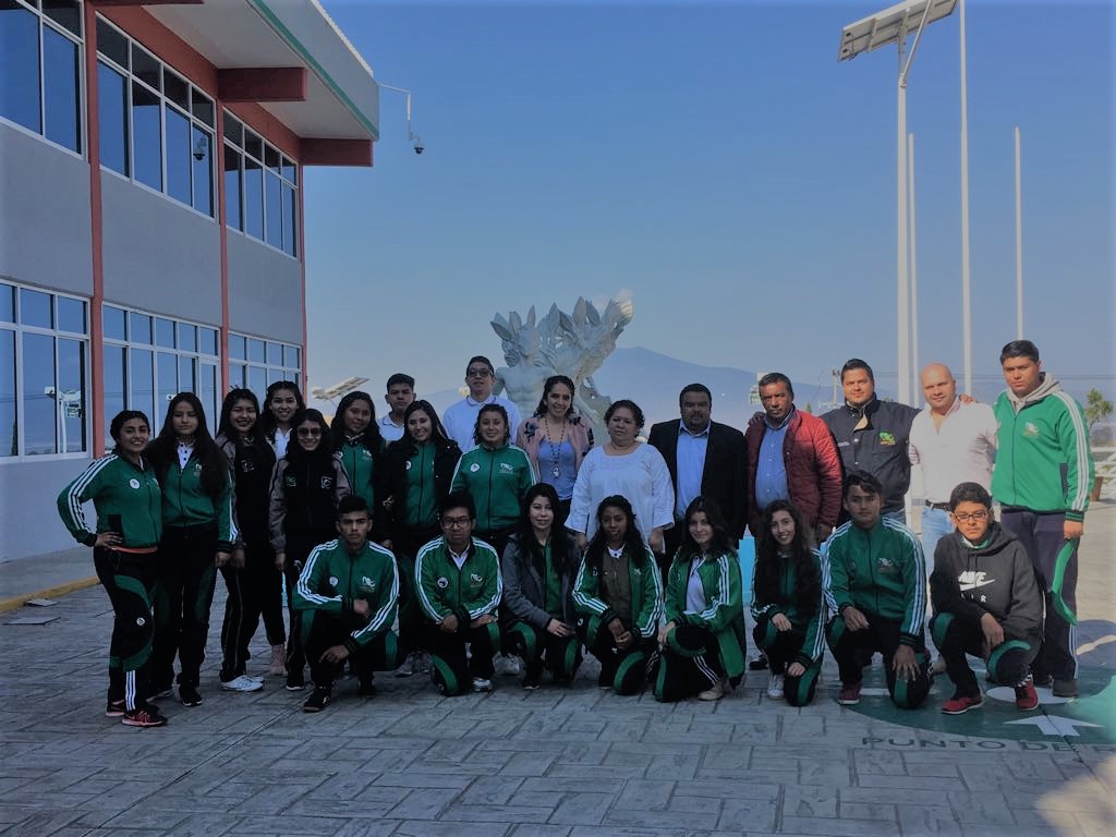 Estudiantes del CECyTEM participan en campamento de emprendedurismo