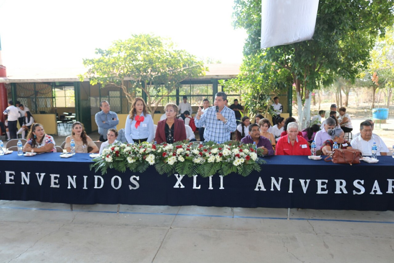 Gobierno de Múgica se une al festejo del 42 aniversario de Sec. Tec. 44