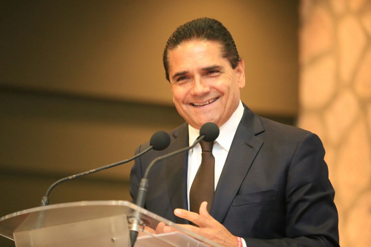 Llama Gobernador a buscar esquemas para que familias cuenten con vivienda digna