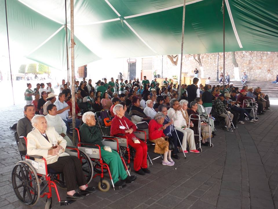 Realizan estudiantes del Conalep Michoacán el Festival del Adulto Mayor
