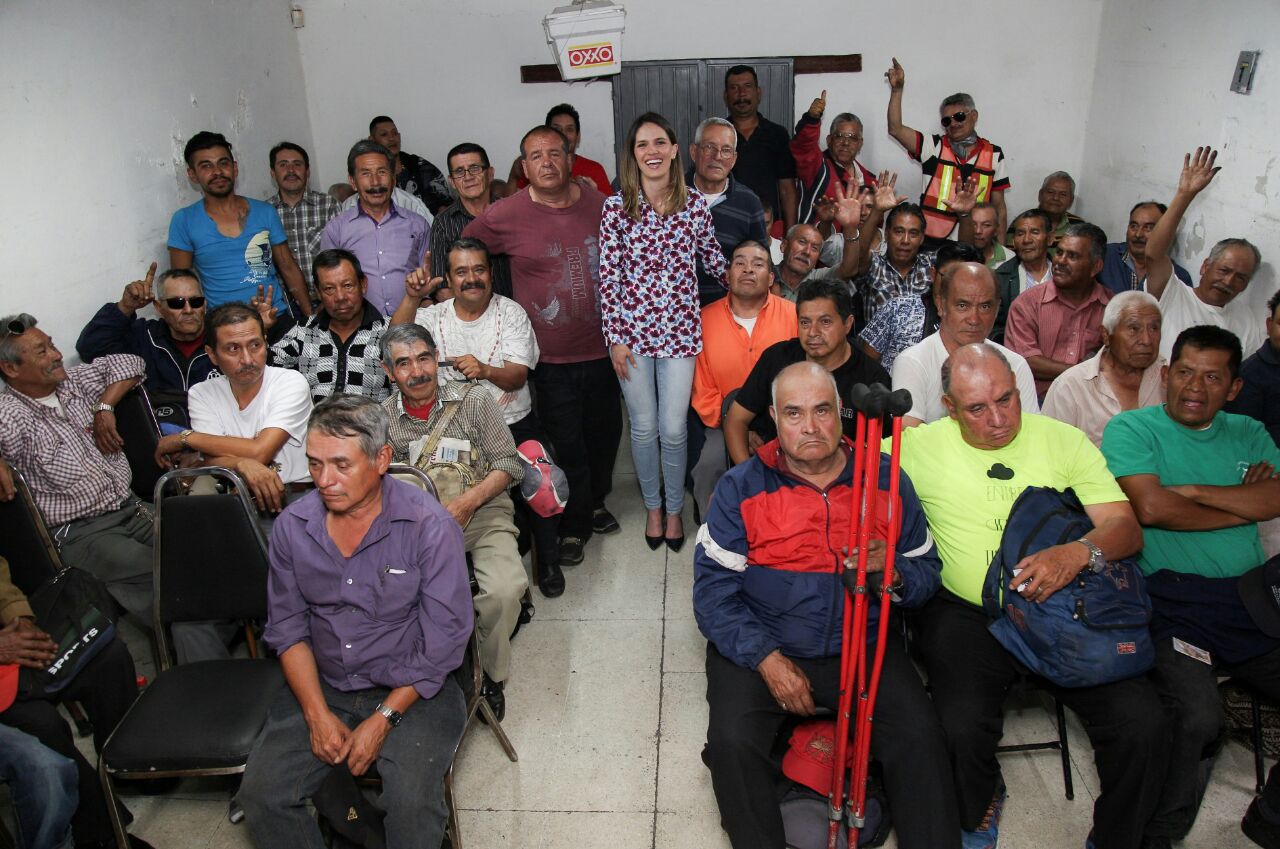 «Daniela de los Santos se reúne con boleros de Morelia».