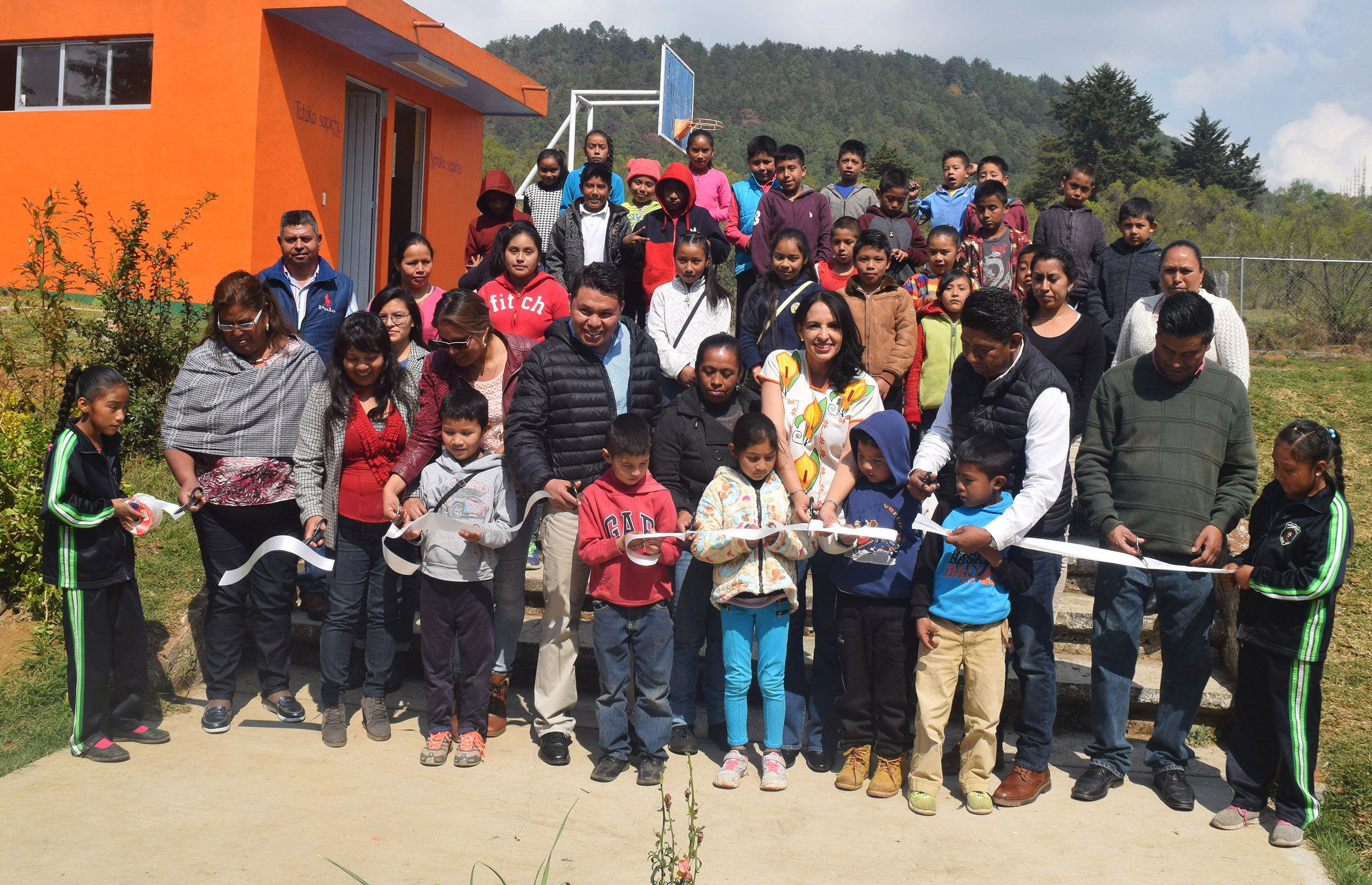 Dignifica IIFEEM escuelas de Cherán