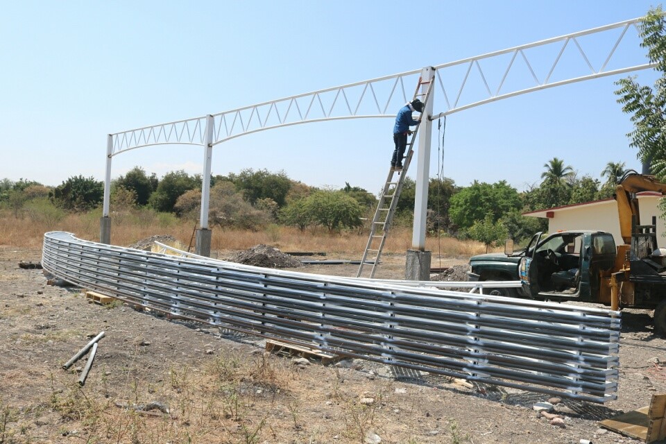 Gobierno de Múgica pone en marcha obras que benefician al sector educativo
