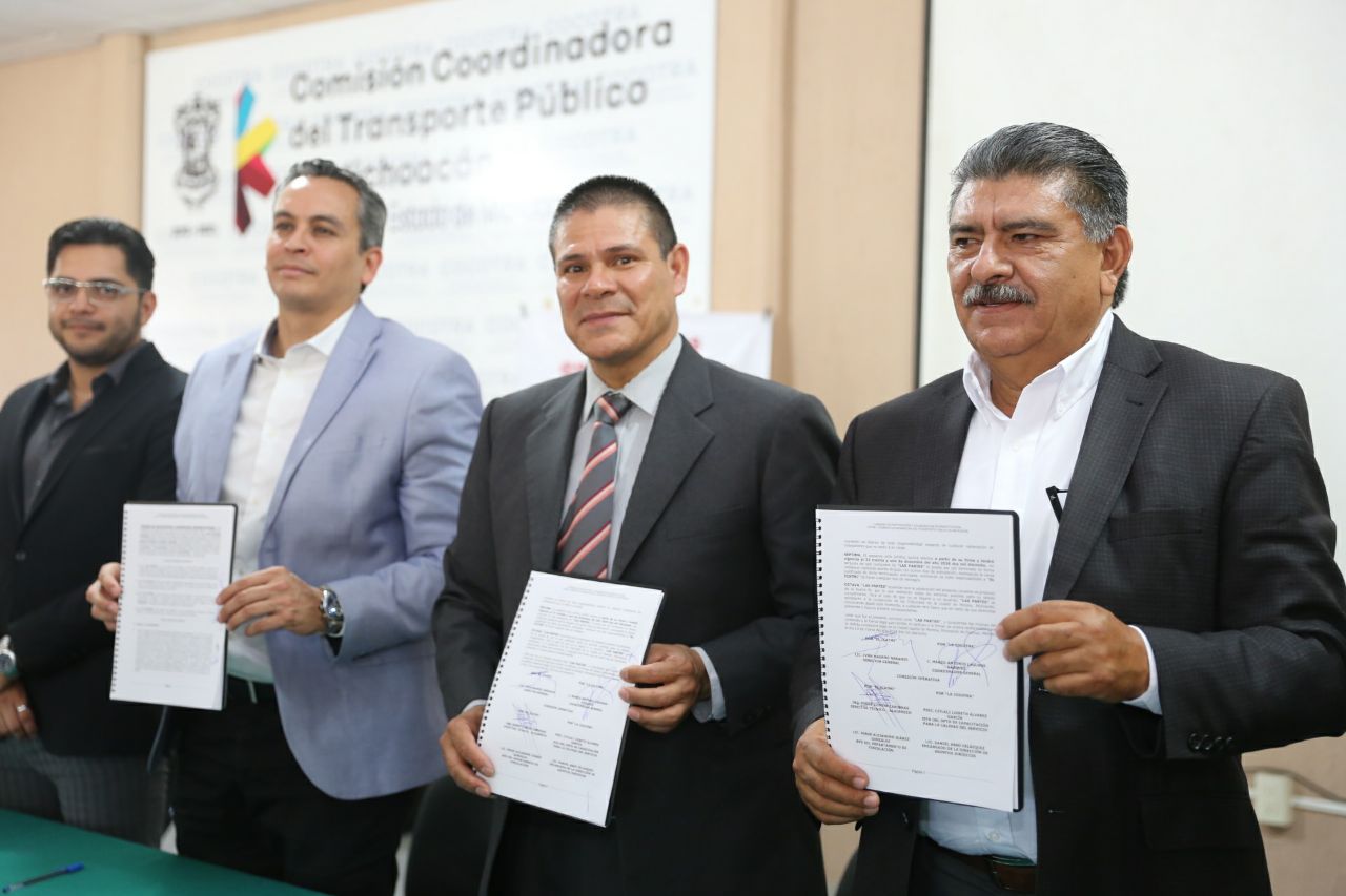 Signan convenio Cocotra e Icatmi para capacitar a operadores del transporte público