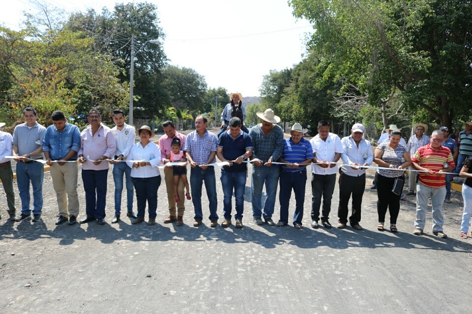 Gobierno de Múgica inaugura empedrados