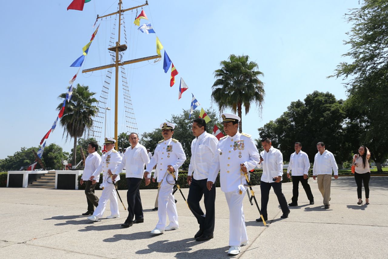 Asiste Gobernador al nombramiento del nuevo mando de la 10 Zona Naval