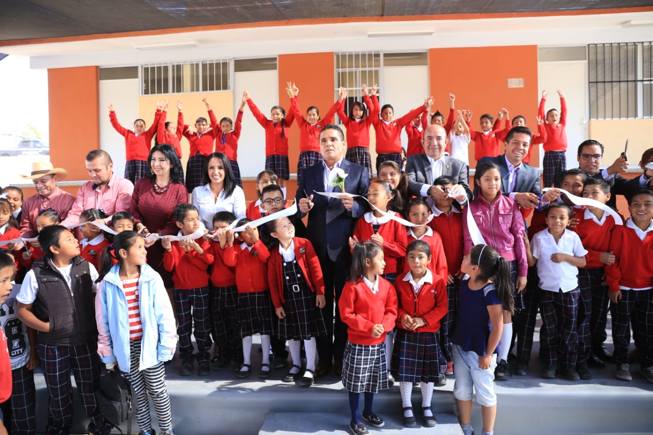 Avanza erradicación de aulas de palitos; entrega Gobernador obras en la Nueva Aldea ll