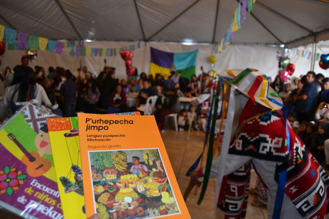 Histórico reencuentro de indígenas de Michoacán con sus familias en EU