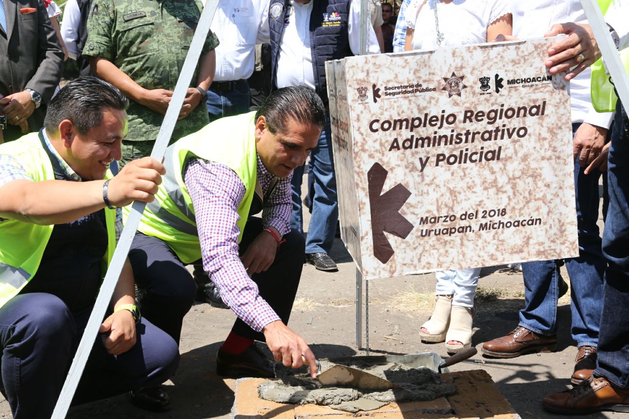 Coloca Gobernador primera piedra del Complejo Administrativo y Policial Regional de Uruapan