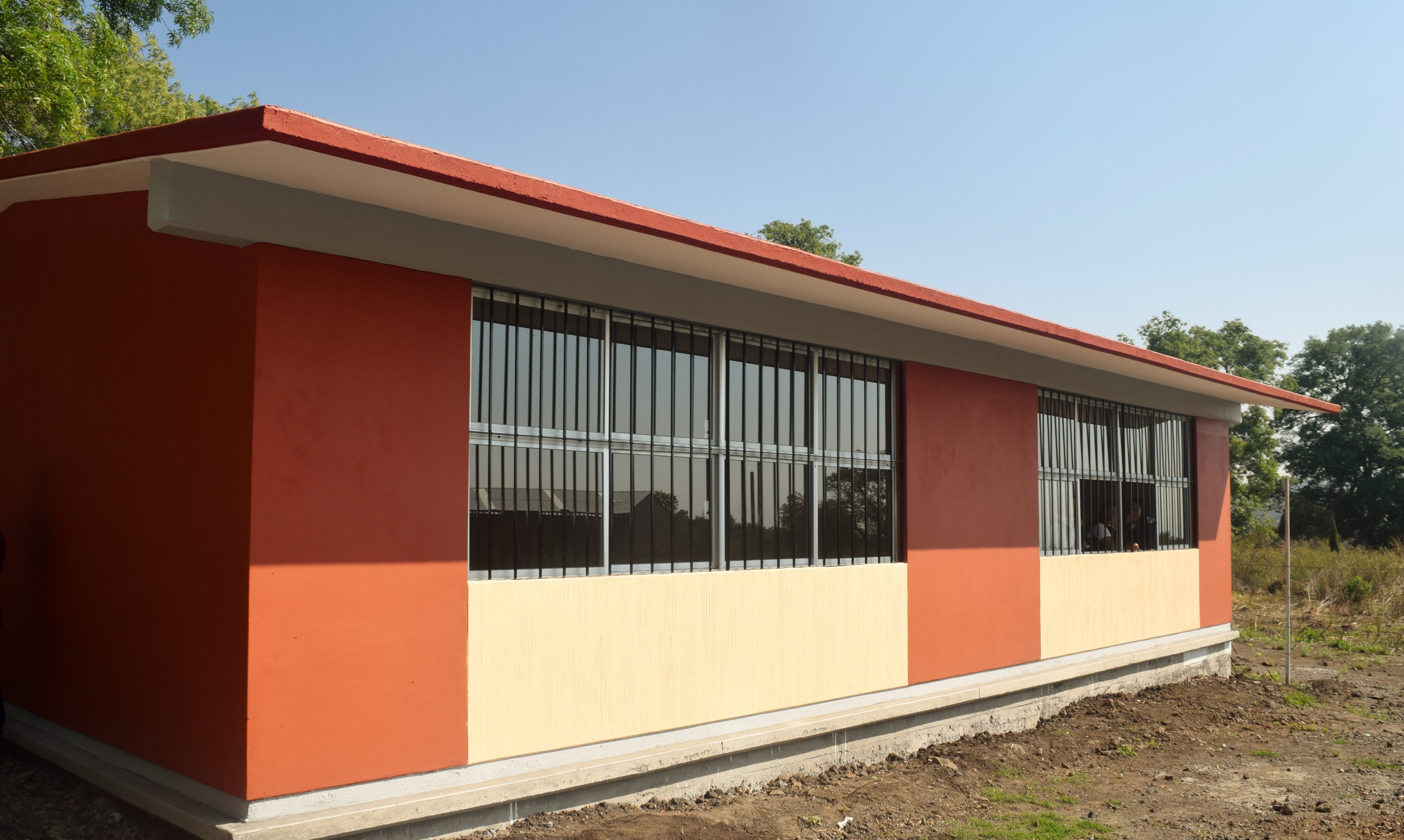 Entrega IIFEEM dignificación del Telebachillerato en Chiquimitío