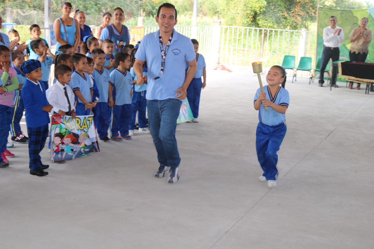 Gobierno de Múgica atiende el sector educativo