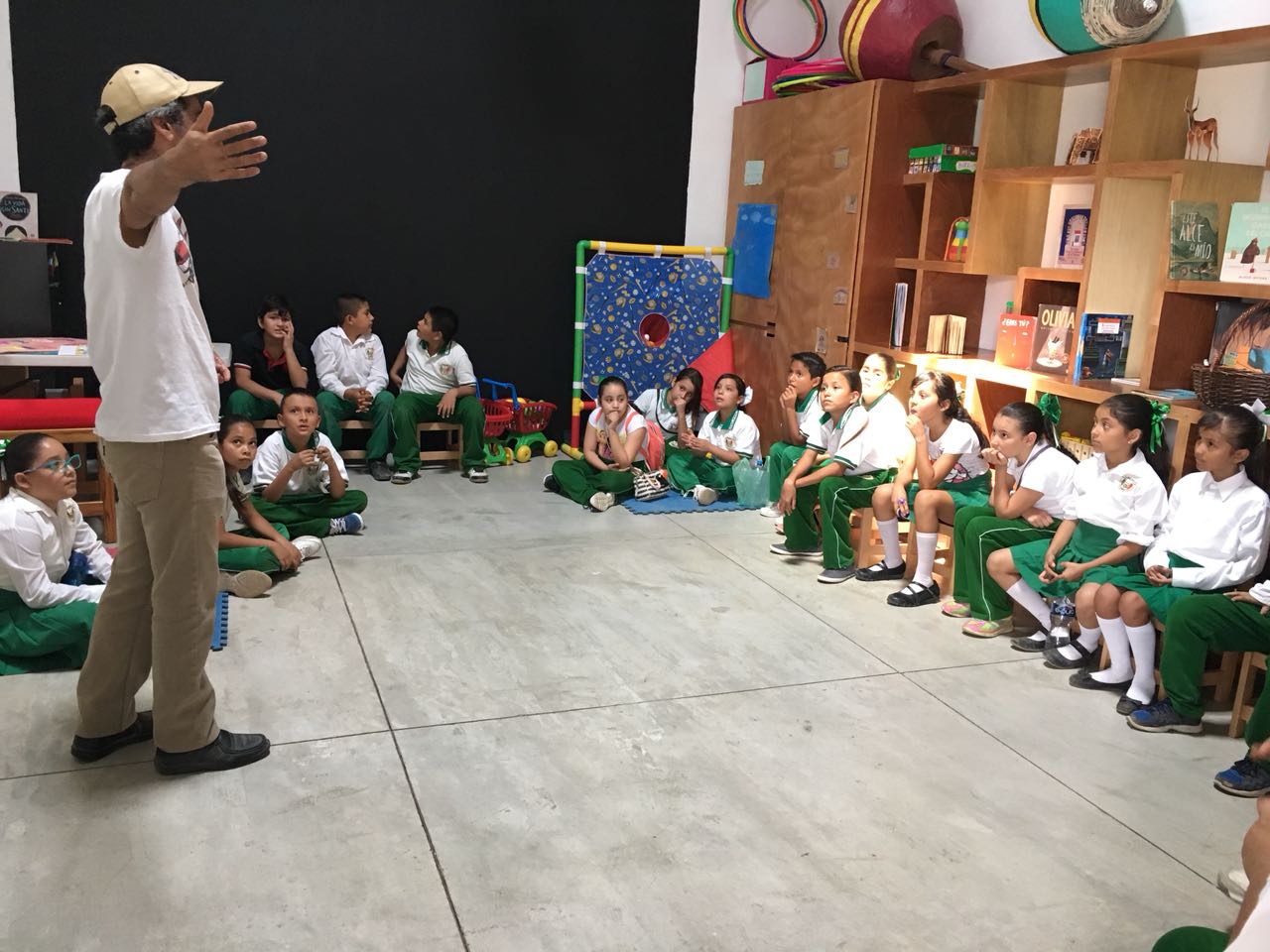 Con “Feria de Juegos Literarios celebran Día del Libro