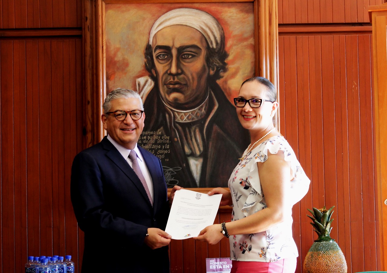 Entregan nombramiento a nueva subsecretaria de Administración de la SFA