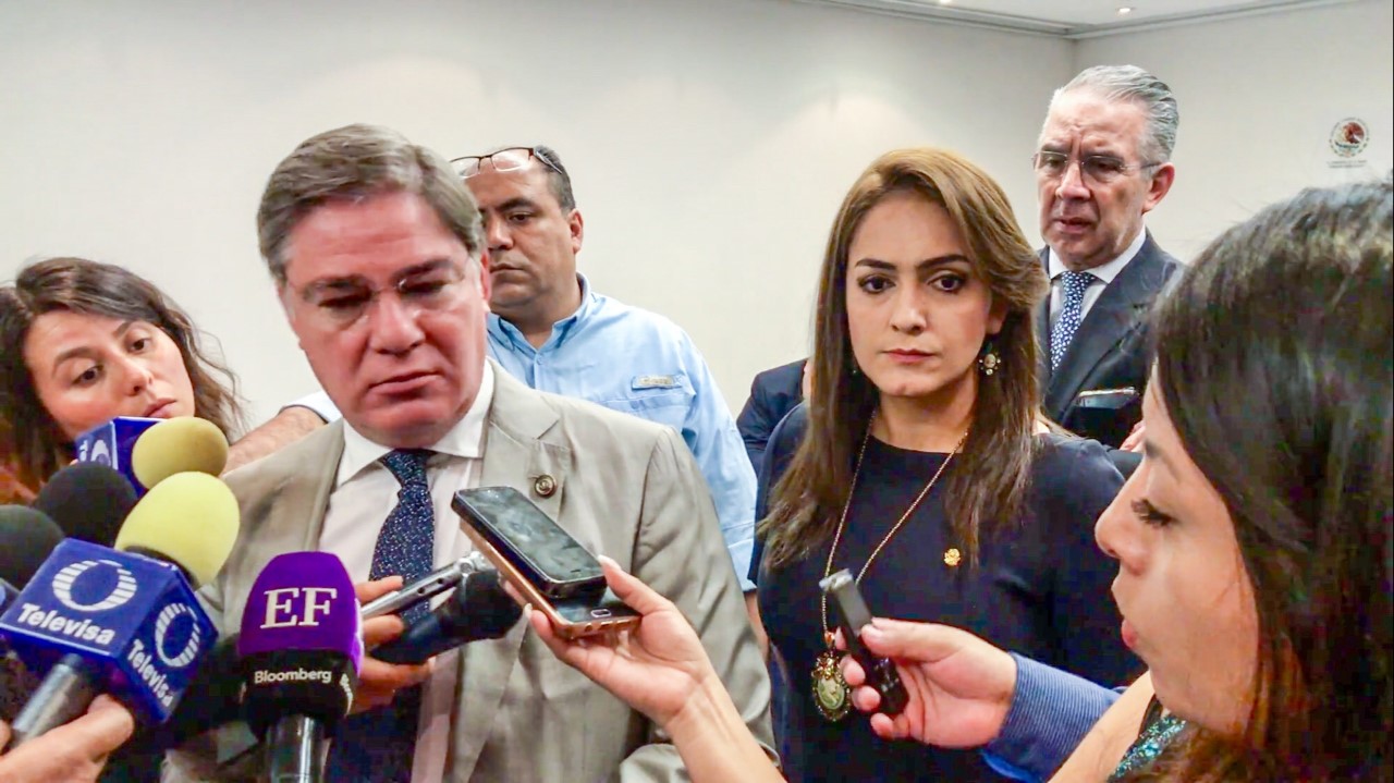 Senadores Iris Mendoza y Fernando Mayans le exigen al gobernador Silvano Aureoles que sean atendidas de inmediato las exigencias del sistema de salud en el estado de Michoacán.