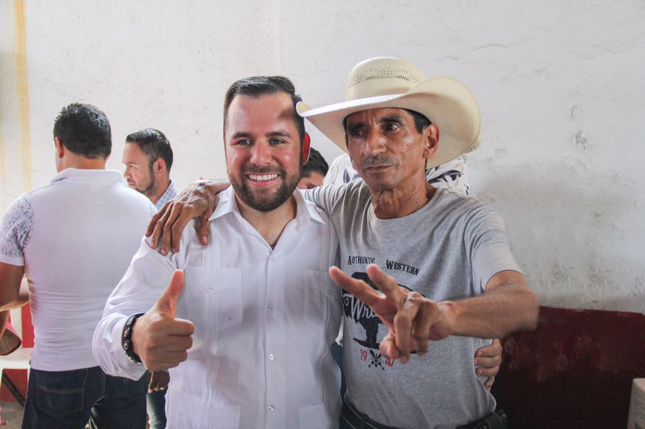 Reyes Galindo suma a panistas a su proyecto para diputación federal