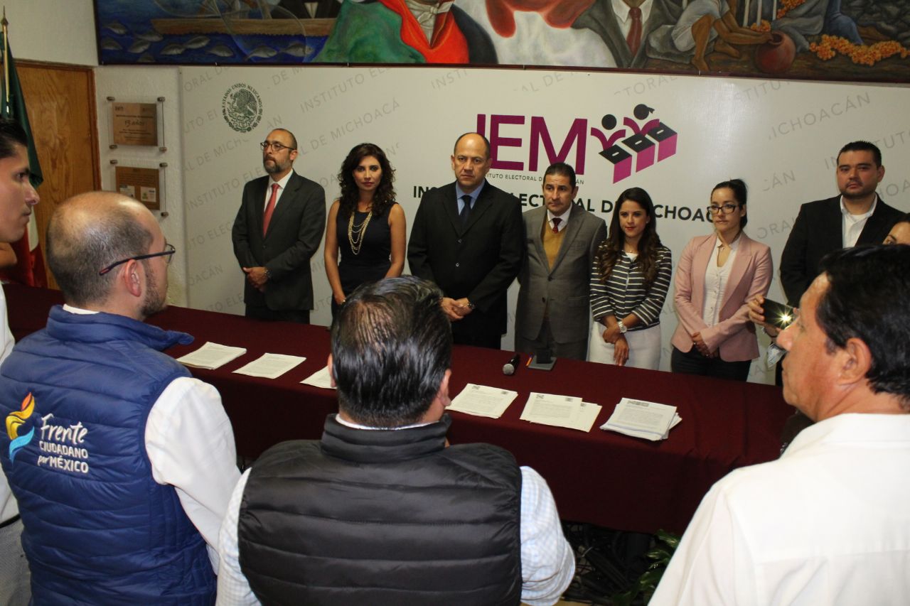 PRD registra ante el IEM lista de candidatos locales