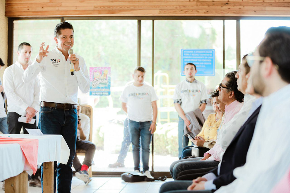 Llama Toño a descentralizar economía nacional