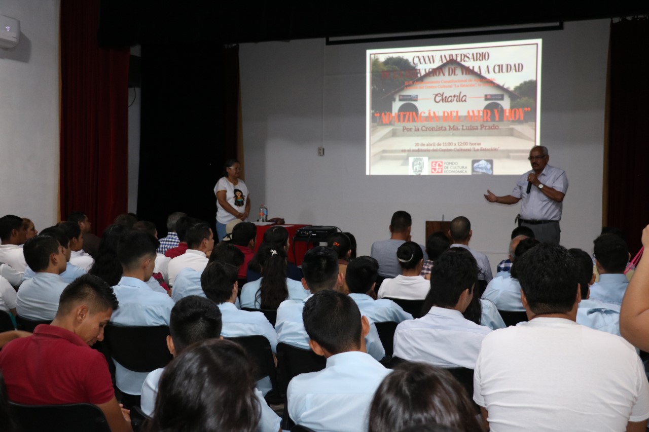 Comparten charla sobre la historia de Apatzingán