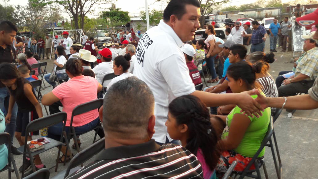 El doctor Chuma asume compromiso en la colonia Ferrocarril de Mugica.