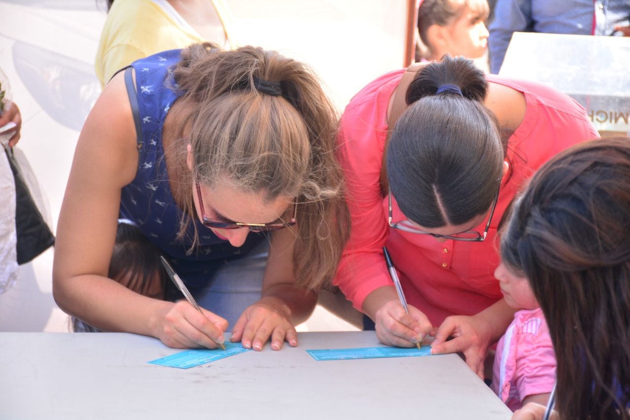 Participan en Sorteo del DIF Michoacán mamás que acuden a Expo Fiesta 2018