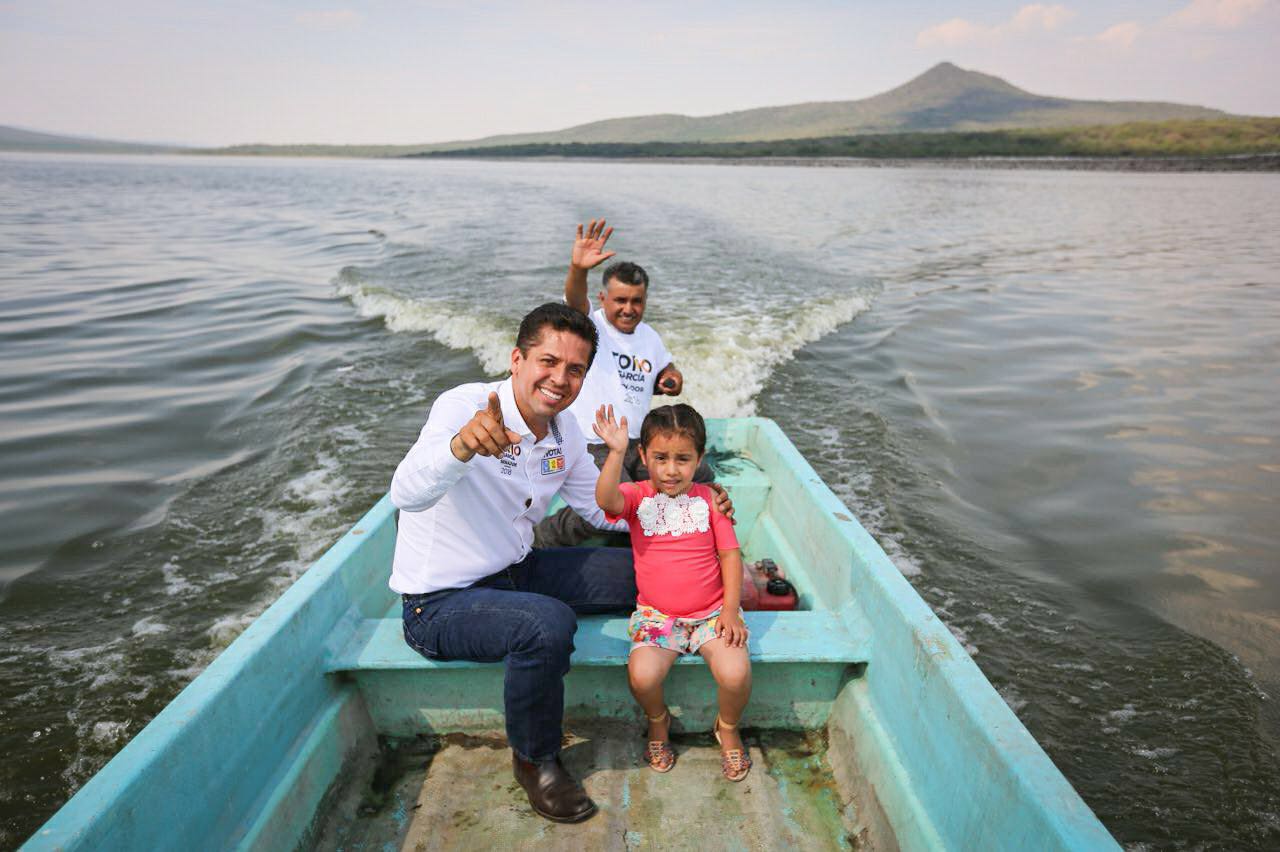 Toño García, por potenciar la producción pesquera de Michoacán
