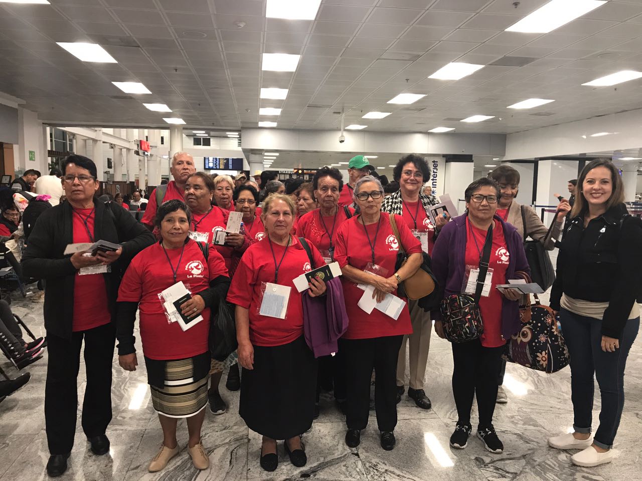 Adultas mayores de La Piedad celebran Día de las Madres con sus familias en EU