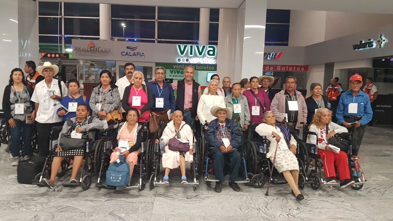 Se reencuentran con sus familias en EU adultos y adultas mayores de Ario y Tzitzio