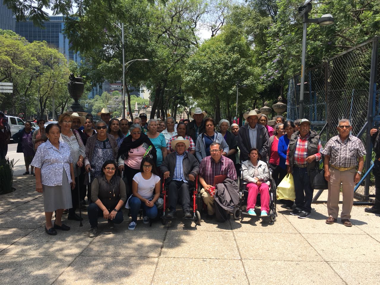 Autorizan 51 visas a personas adultas mayores que se reencontrarán con sus familias en EU