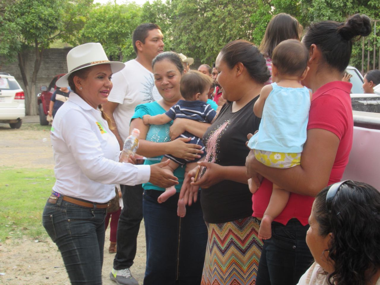 Parácuaro será una Comunidad Modelo más: Aurea Rodríguez.