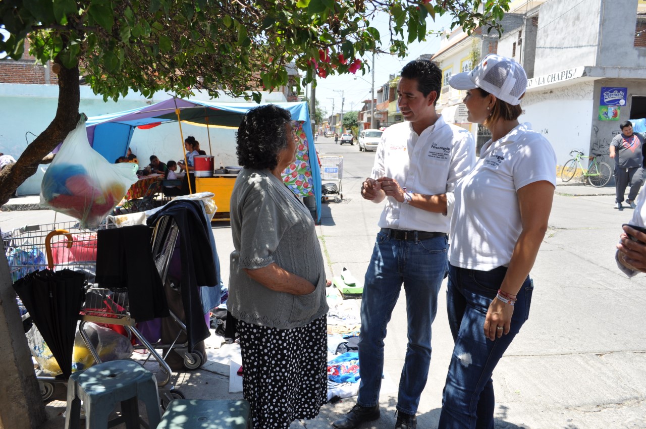 Iván Pérez Negrón, Recibe apoyo de la gente