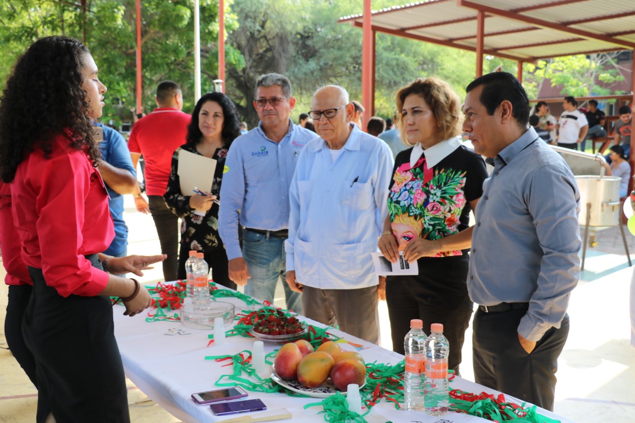 Asiste Giselle Liera al 8vo Evento Nacional Estudiantil de Innovación Tecnológica en el ITSA