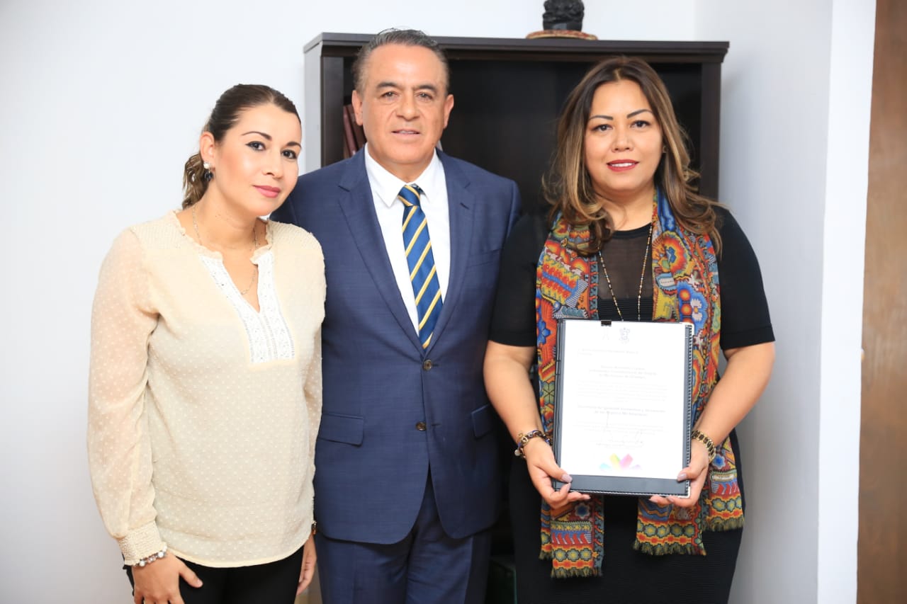 Entregan nombramiento a Gabriela Hernández como nueva titular de la Seimujer