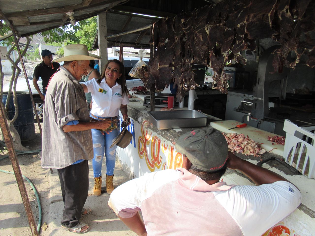 Los paracuarenses se identifican con Aurea Rodríguez cómo la mejor opción para transformar Parácuaro.