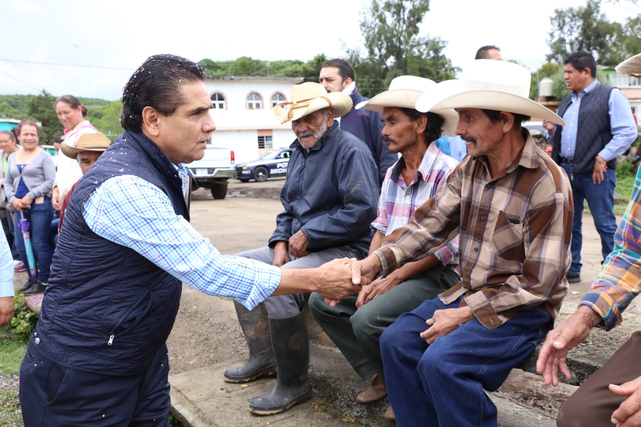 Mejores caminos para comunidades de Huaniqueo