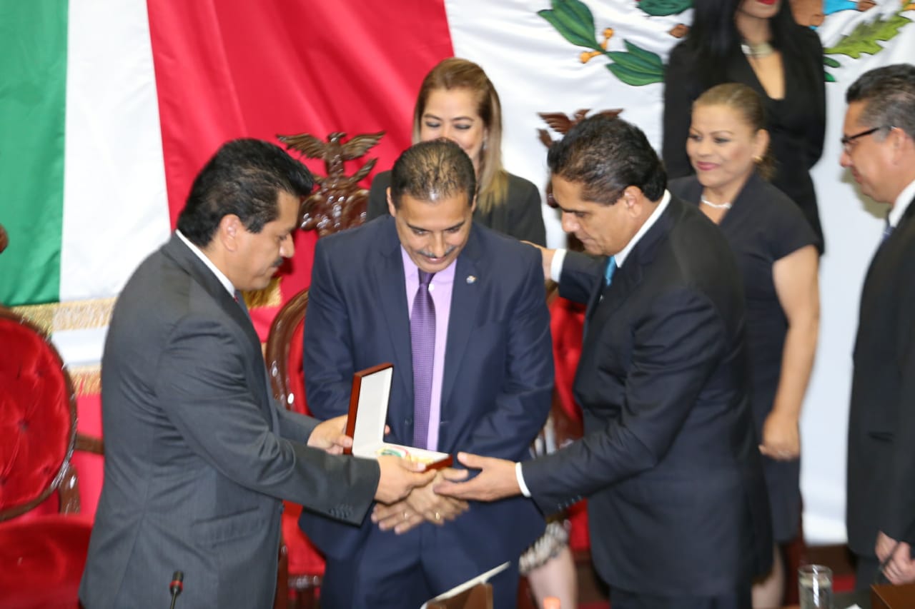 Preside Gobernador entrega de Presea “Melchor Ocampo” a José Hernández Moreno