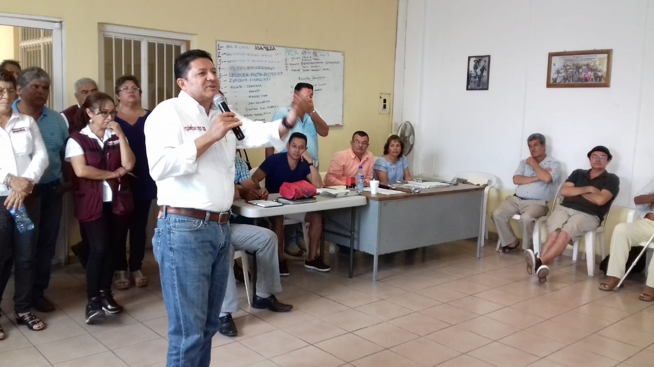 Ante ejidatarios, Feliciano Flores se compromete a gestionar apoyos y buscar solución en indemnización de tierras