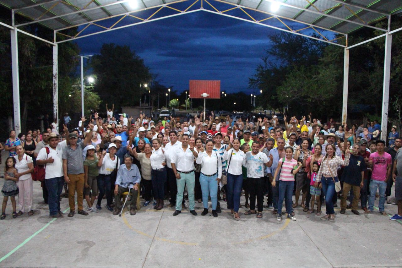 Recibe Aurea Rodríguez el respaldo total de los habitantes del 20 de Noviembre.