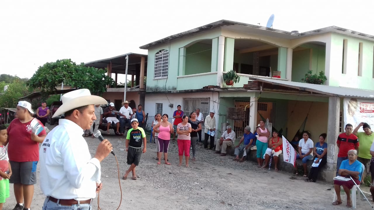 Padres de familia, maestros y estudiantes se suman al proyecto de Feliciano Flores