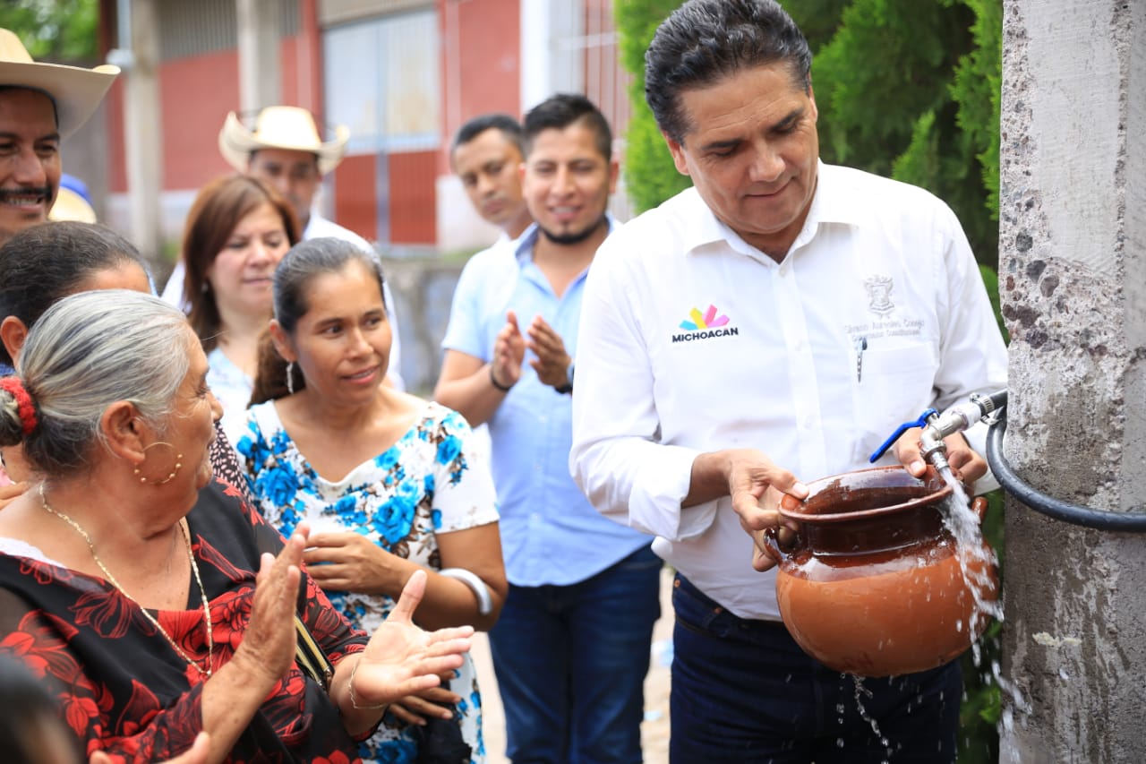 Acercan infraestructura deportiva y agua potable a comunidades de Tuzantla